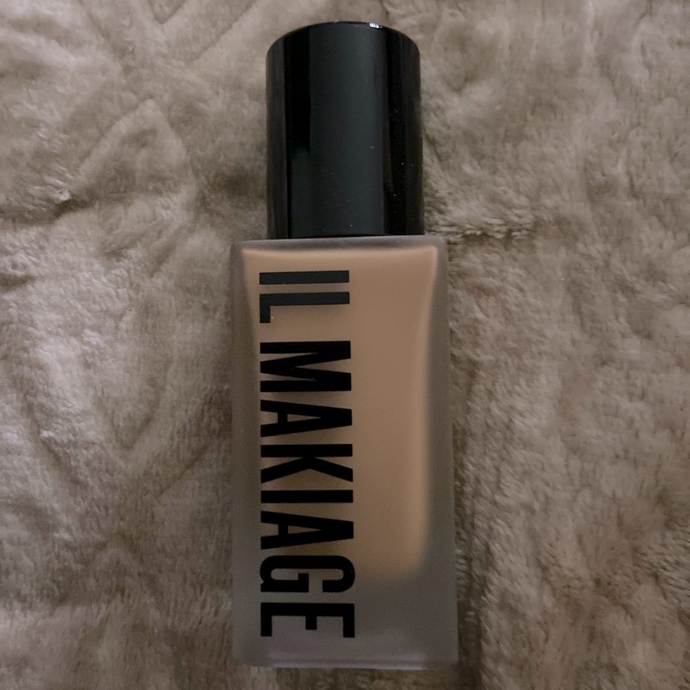 IL Makiage Liquid Foundation Woke Up Like This 155